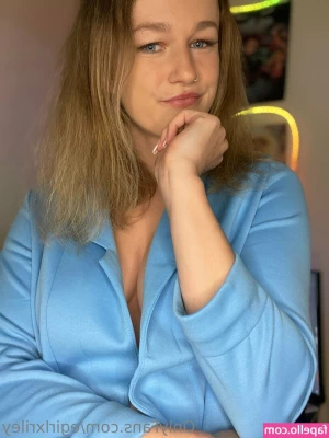 egirlxriley [ egirlxriley-1 ] - I am wearing my new toy to the NYE party let s see if it is really