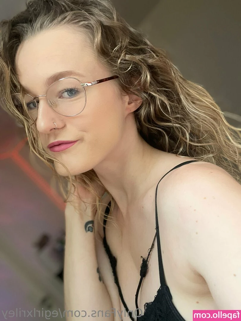 egirlxriley [ egirlxriley-1 ] - Wanna see my big tits mmmm  Tip me