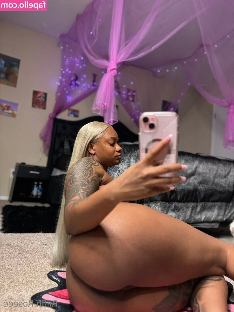 Riiah.Rosae [ riiah-rosae ] - Happy Saturday my babes   hit the dms for some spicy Saturday fun