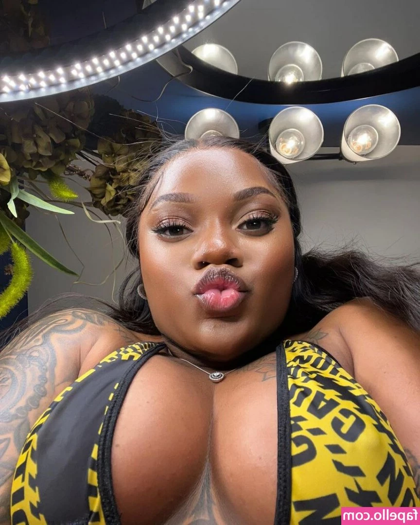 Riiah.Rosae [ riiah-rosae ] - After gym sweating my ass off