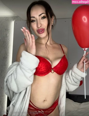 selena_mills [ selena-mills ] - I've never been tamed... Will you be the one to break me? 🤫
