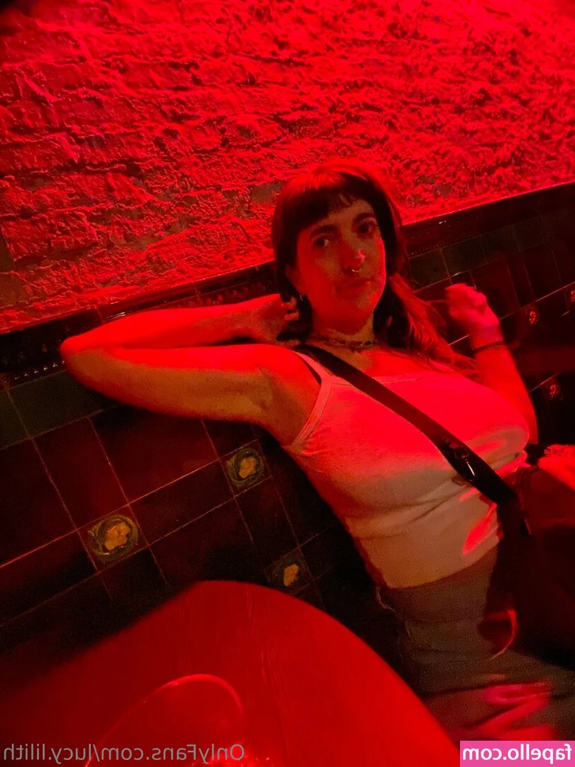 lucy.lilith [ lucy-lilith ] - Do you see this bitch   mia_addams    mia_addams has already prepared