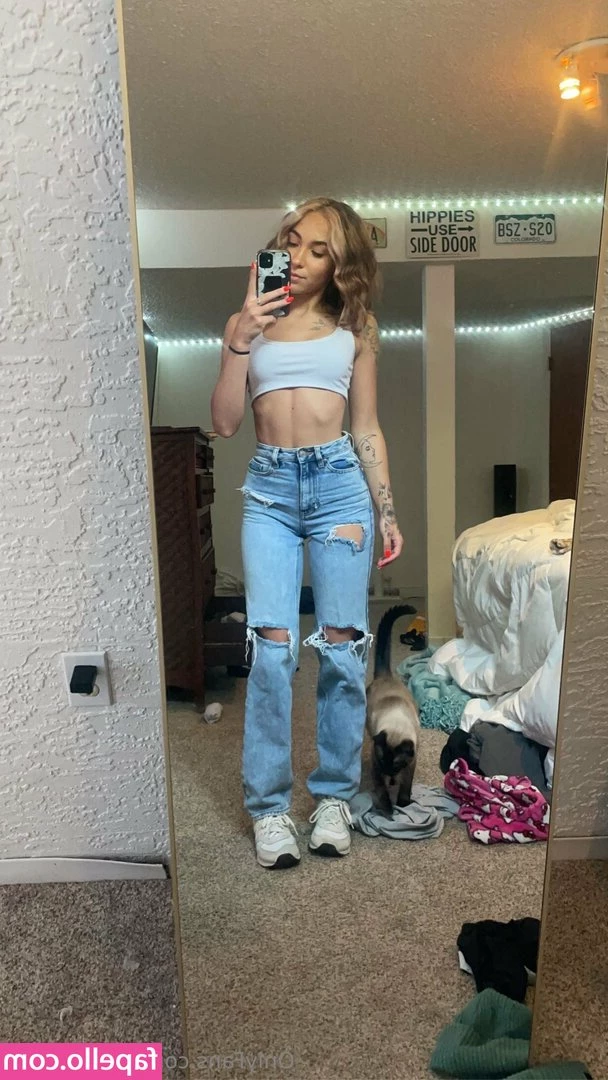kiraskysfree - let’s go skinny dipping 👀
