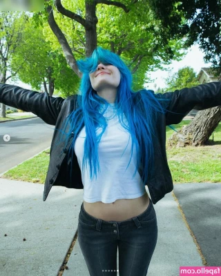 Annalise Mahanes [ annalise-mahanes ] - Mmmm lick it