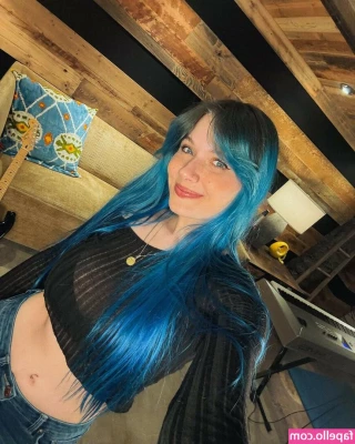 Annalise Mahanes [ annalise-mahanes ] - lick my slit