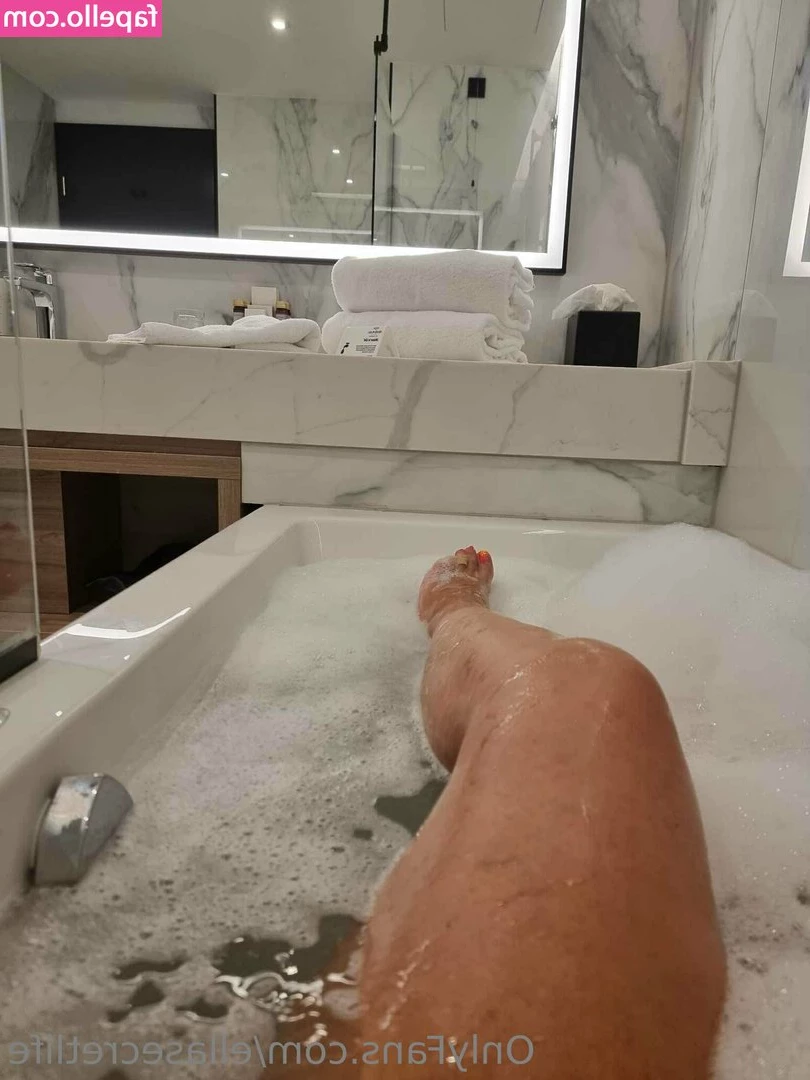 ellasecretlife - Describe me in one word