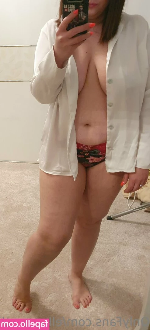 ellasecretlife - I feel so huge and I haven’t even eaten dinner yet