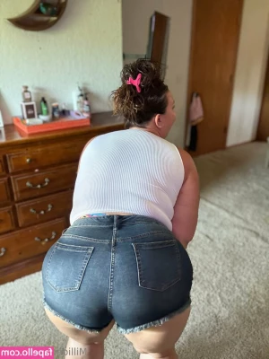 millionzofpeaches - full vid in your dms  freebie    tell me how badly u wanna cum in me 