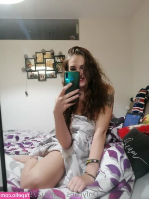 u279638143 - This alien dildo is huge inside me