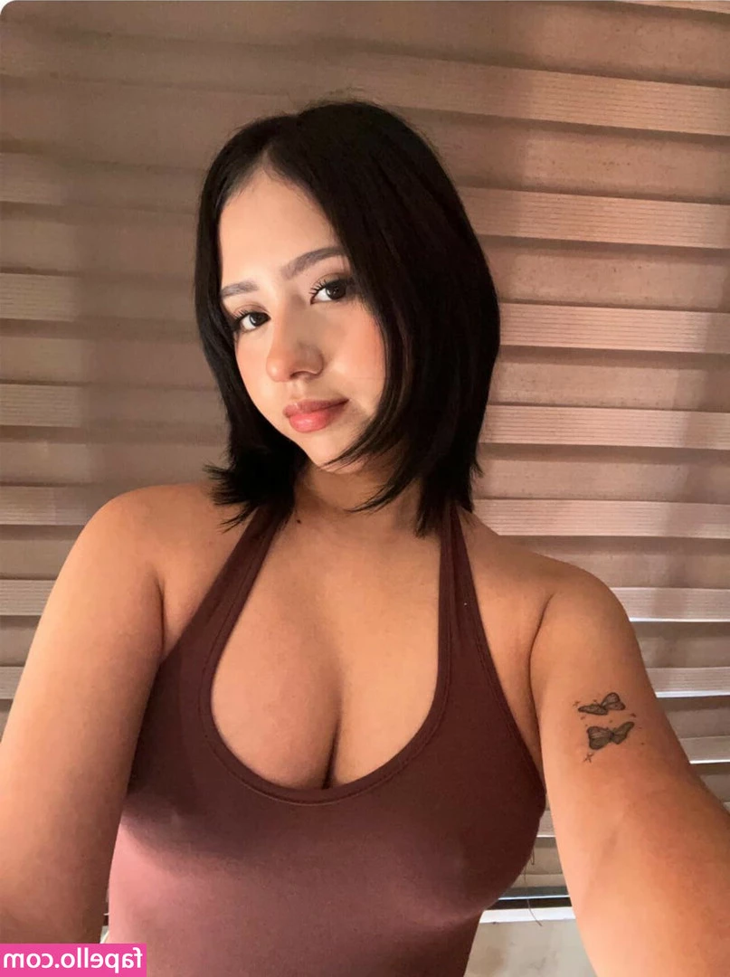 Danielaarld - my backyard is one of my fav places to be naked