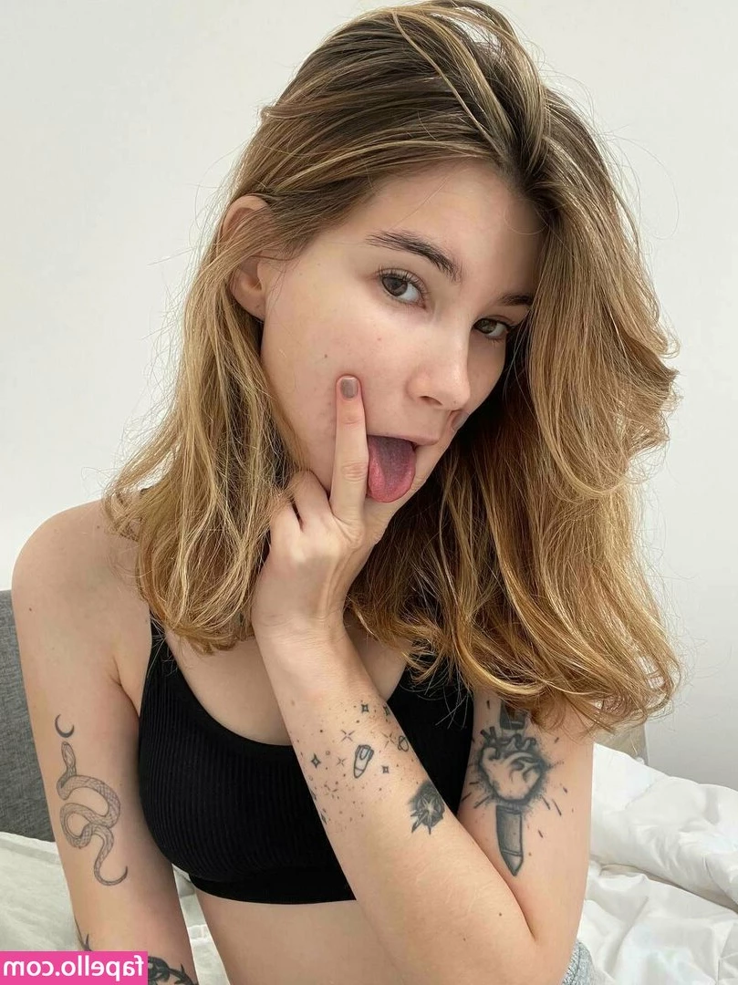 aniicka - Want more? Tip me for a surprise message ;)