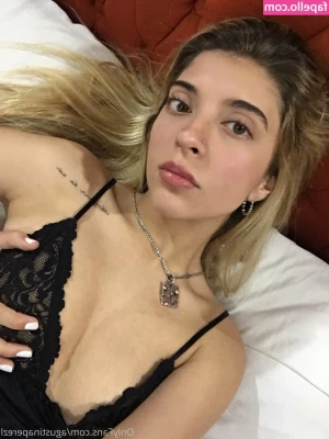 rennatababy - need someone s cock between my tits