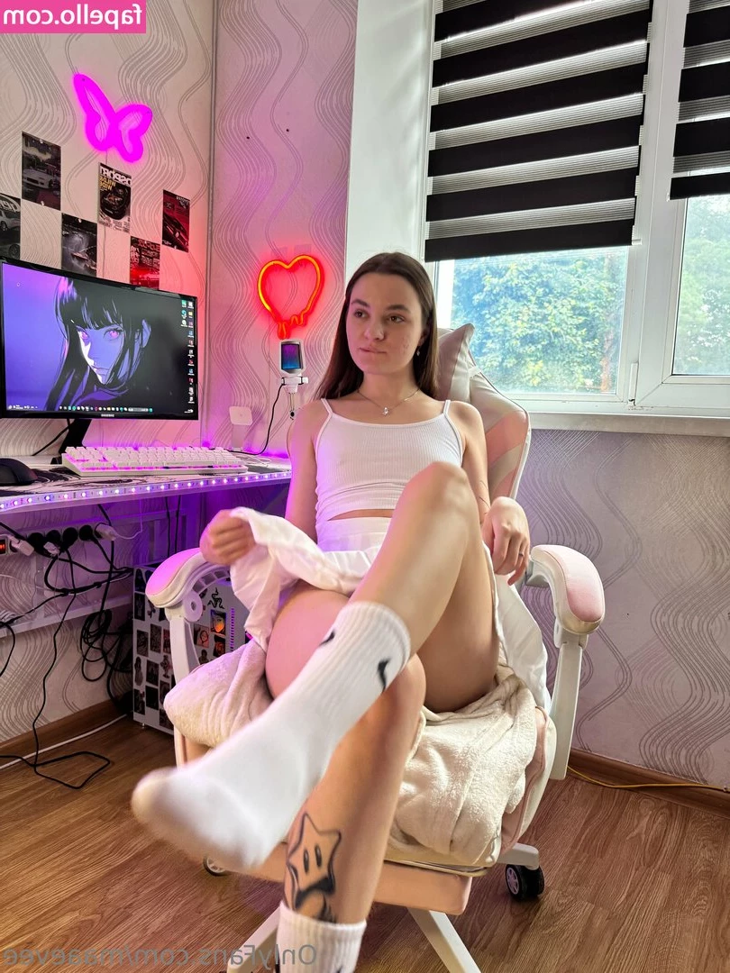maaevee - Cum in my holes