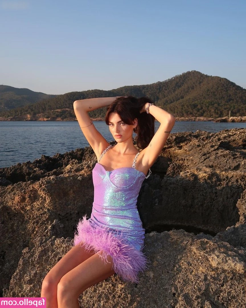 Celine Bethmann [ celine-bethmann ] - Come shower me off