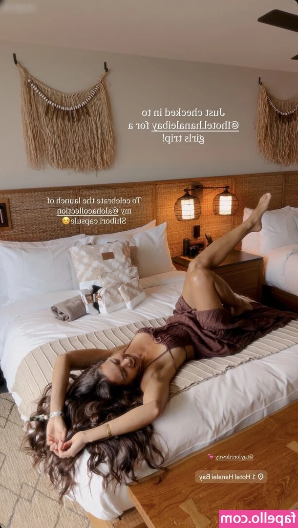 Chelsea Kauai [ chelsea-kauai ] - Who wants some erotica today?