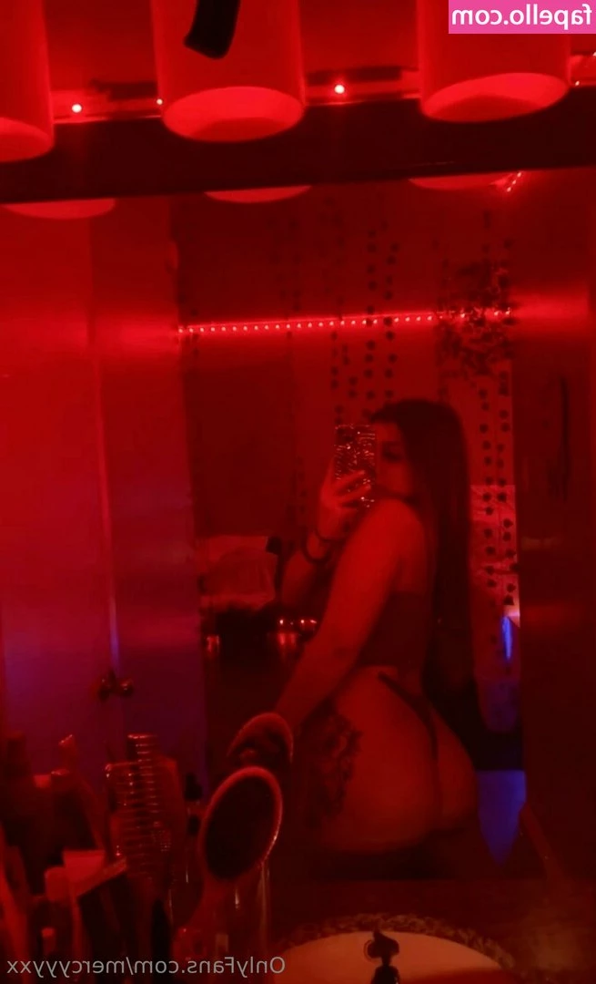 mercyyyxx - get close to me 🤍