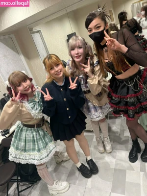 OniGiri - 5 babes in a room, they might kiss @angelsummer @stupidbrat