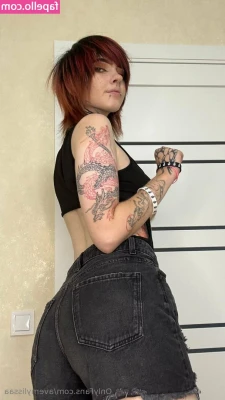 avemylissaa - Swipe to the left see all these exclusive photos in these sexy ankle