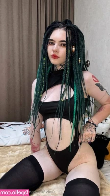 avemylissaa - Make sure you guys watch me on chaturbate daily around 1145am Eastern