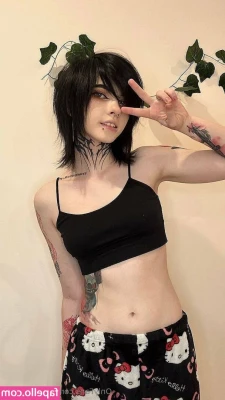avemylissaa - Should I lift my skirt? Drop a tip if you want to see this big dick
