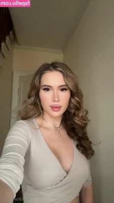 porcelaingoirl [ porcelaingoirl-14 ] - Bored  amp  horny  who s gonna come fuck me
