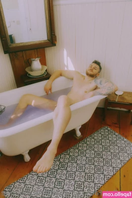 matthewcampfree - I love being sucked like this do you want to suck my dick if so tip