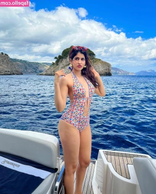 Sakshi Malik [ sakshi-malik ] - Watch me crush and destroy these gummy bears  They are getting