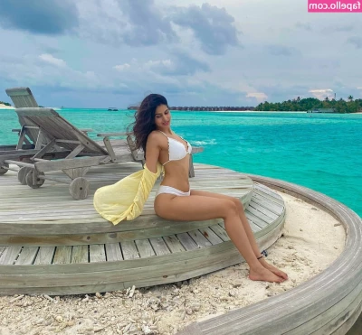 Sakshi Malik [ sakshi-malik ] - Miles and miles of pantyhose legs  And a hotter than hell back shot