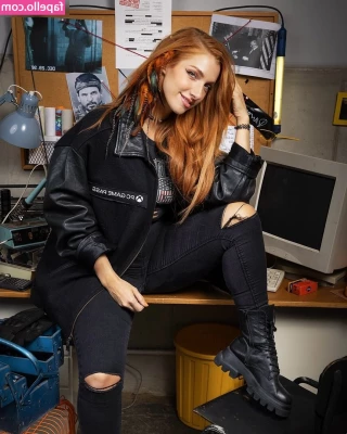 Lara Loft [ lara-loft ] - Feeling mysterious and willing to play 😈😈