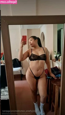 dominicaperez - Comodo il letto… meno gli slip  Vieni a strapparmeli?