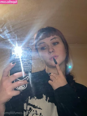 rave_girll [ rave-girll ] - 🤡🥳 happy hump-day everyone 🐪😇