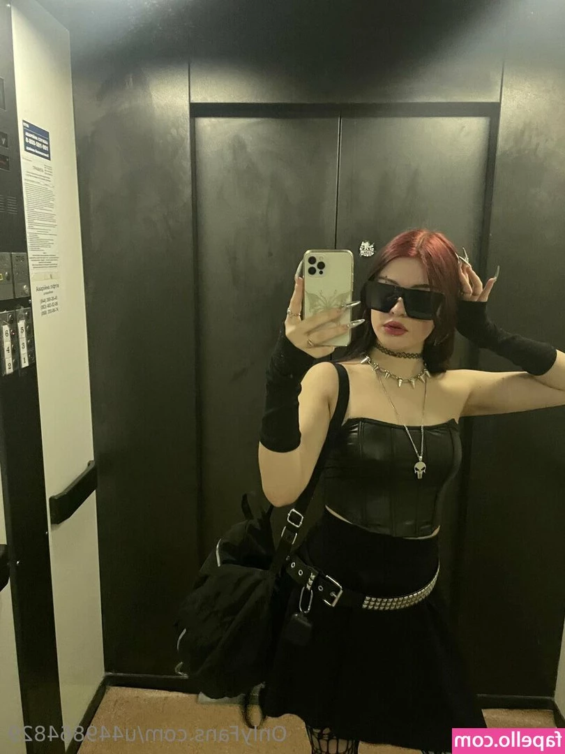 rave_girll [ rave-girll ] - Happy Tuesday everyone  I ll be releasing daily photos again each day