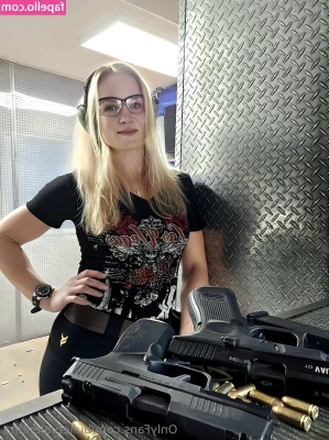 bulletvalentina - pov: catra gives u a blow job~❤