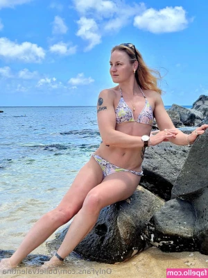 bulletvalentina - i really need a backdrop and a new ring light  in my wshlist  whoever