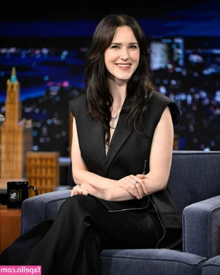 Rachel Brosnahan [ rachel-brosnahan ] - Do lipstick lips do it for you? 😜