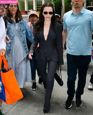 Rachel Brosnahan [ rachel-brosnahan ] - Never Seen Before Set