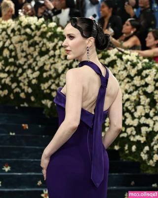Rachel Brosnahan [ rachel-brosnahan ] - Isn’t this obvious that I’m horny? 🤣