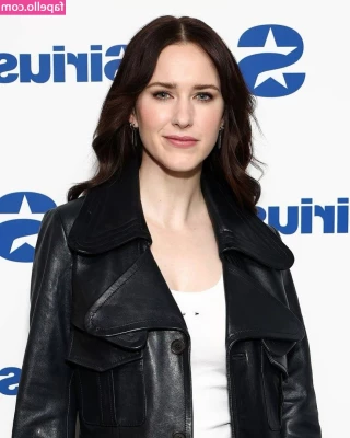 Rachel Brosnahan [ rachel-brosnahan ] - Quick quiz for you guys, what size bra do you think I wear?