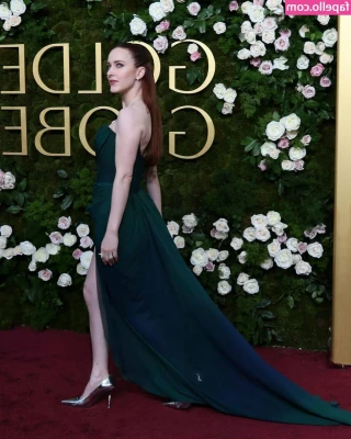 Rachel Brosnahan [ rachel-brosnahan ] - Would you like that I don’t wear pants at home 😍