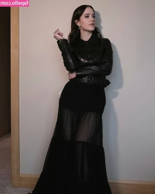 Rachel Brosnahan [ rachel-brosnahan ] - Uploading a heck ton and a half of ass pictures tomorrow ;) keep your