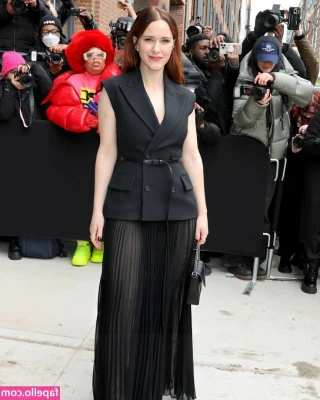 Rachel Brosnahan [ rachel-brosnahan ] - I want to spend the morning pleasant and intriguing, but how would