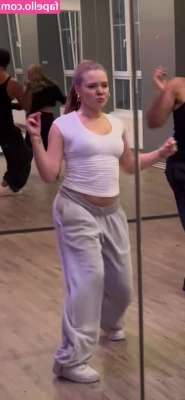 Chiara Tews [ chiara-tews ] - Du willst chatten  Es entstehen geile Fotos und Videos in der Wanne