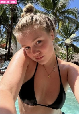 Chiara Tews [ chiara-tews ] - Tits out on a drive could you keep your hands off me