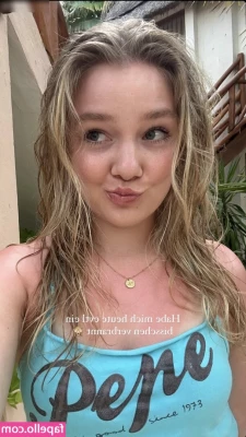 Chiara Tews [ chiara-tews ] - A no panty kind of day