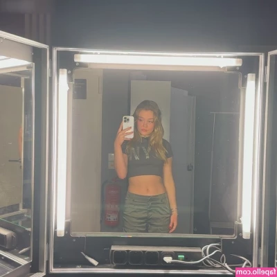 Chiara Tews [ chiara-tews ] - body like and hour glass....but i doubt u last more than 2 minutes😏