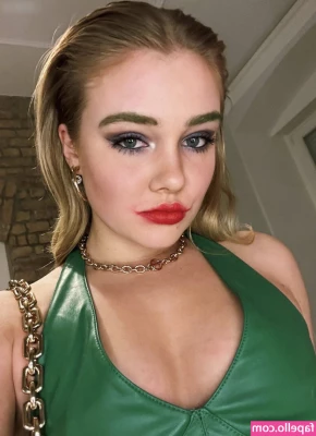 Chiara Tews [ chiara-tews ] - Hey baby  wanna make a porno