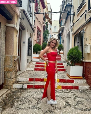 Chiara Tews [ chiara-tews ] - Quite innocent woman  right Click on the pic please