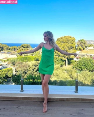 Chiara Tews [ chiara-tews ] - Happy Easter everyone! Hope you have a nice day 💜🐥🐣