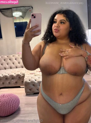 ju_shanelle [ ju-shanelle ] - ¿Me acompaniarias en mi existencia digital? 🫣