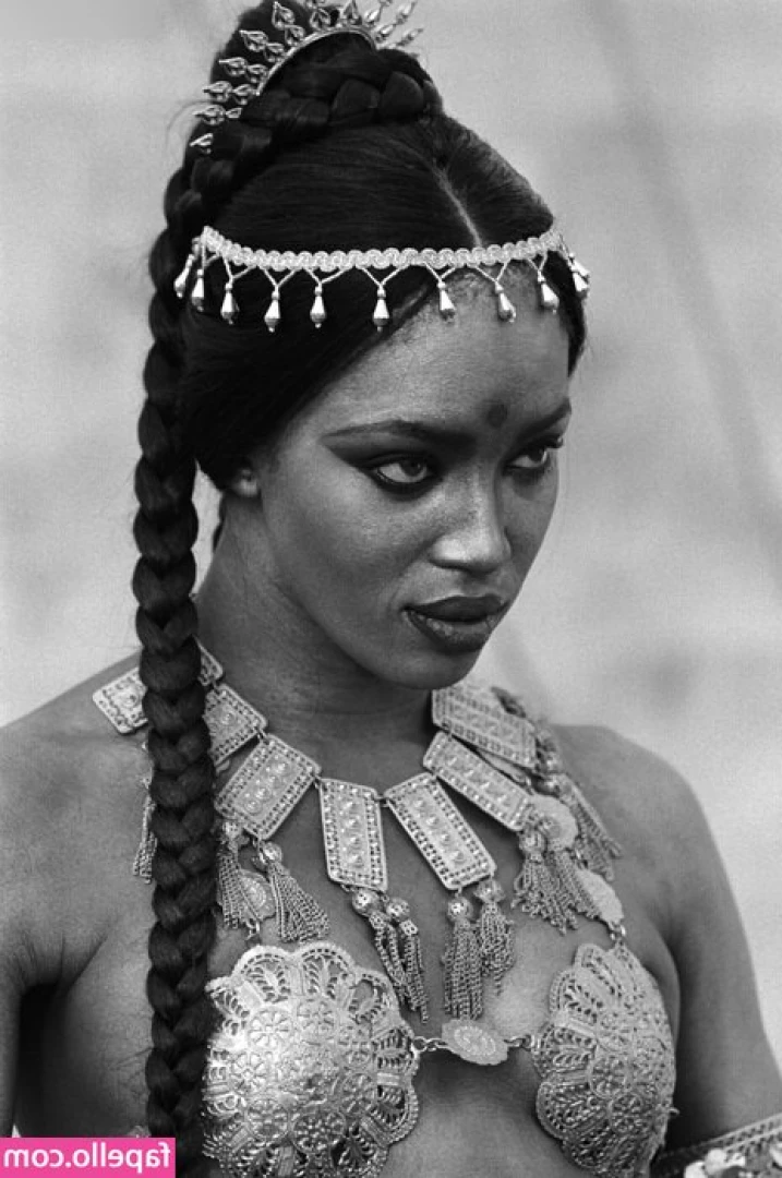 Naomi Campbell [ naomi-campbell ] - February 2023 - A plate of pastries after dinner. Even when I’m